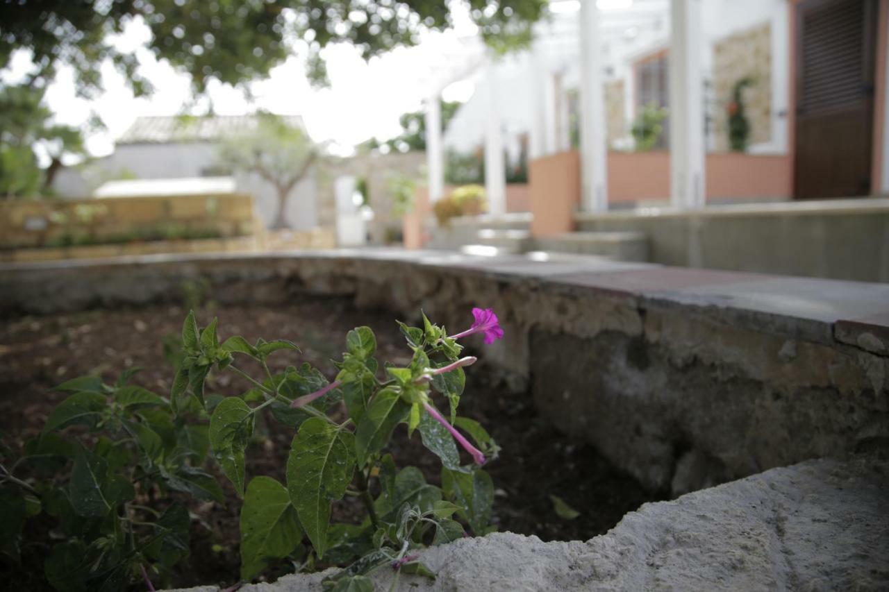 Antico Casale Sul Mare Villa กุสโตนาชี ภายนอก รูปภาพ